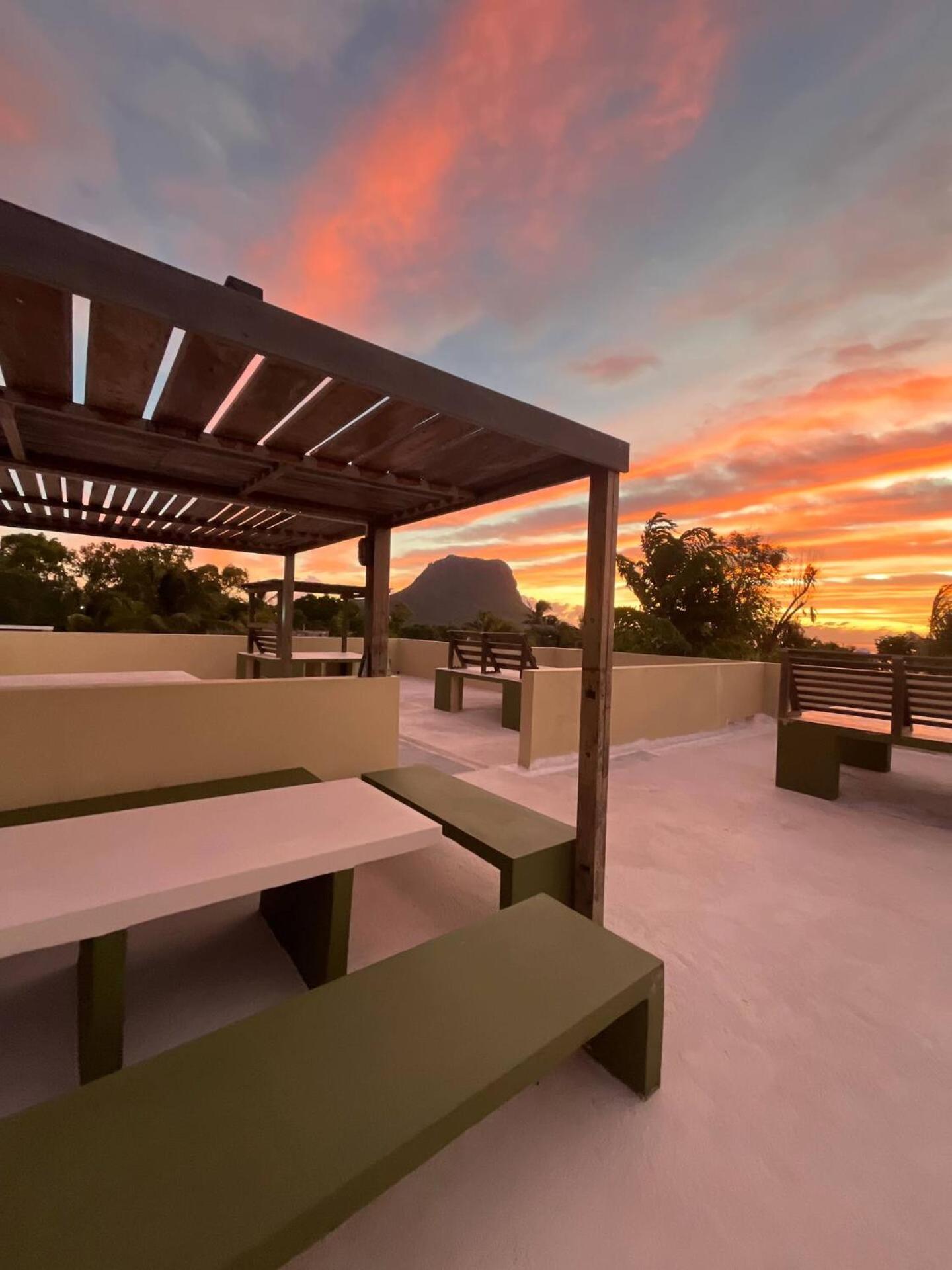 Loukaz -Entire Rental Units W Panoramic Rooftop Coteau Raffin Экстерьер фото