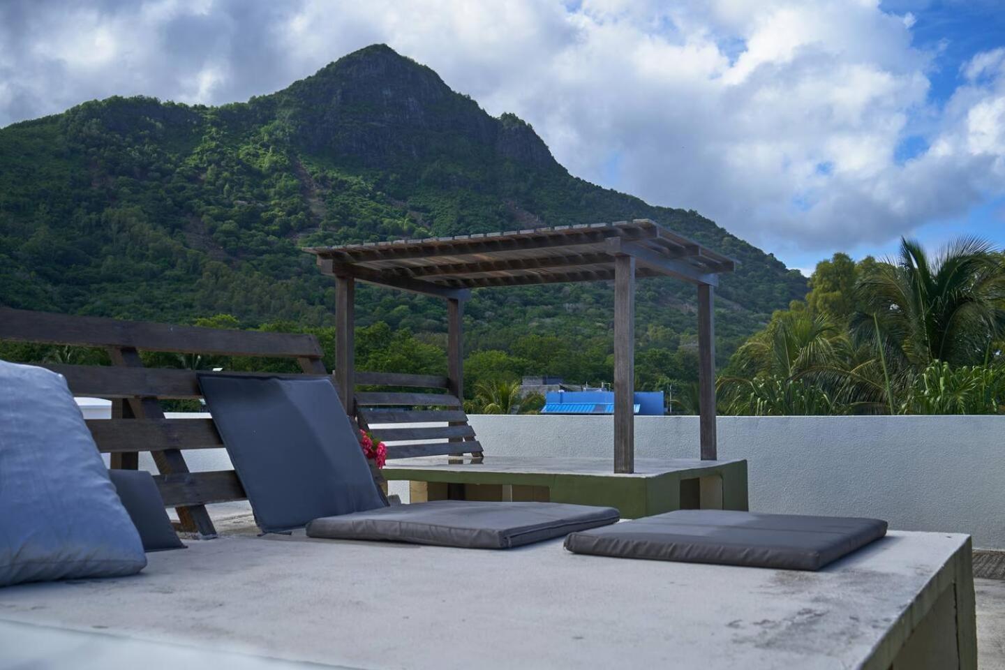 Loukaz -Entire Rental Units W Panoramic Rooftop Coteau Raffin Экстерьер фото